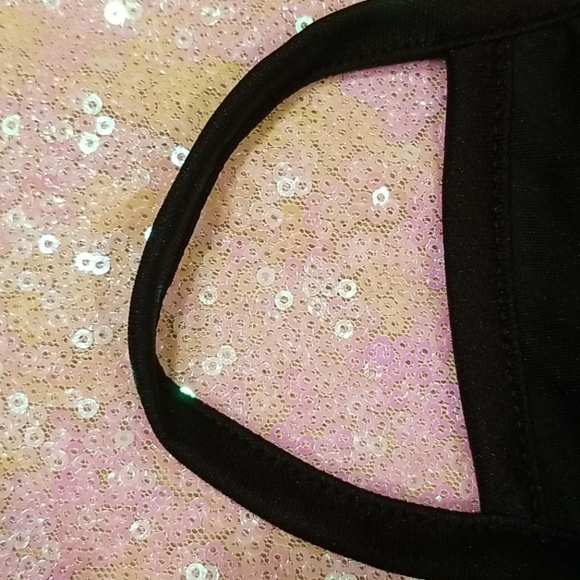 Hello Kitty Soft Face Mask - Picture 6 of 8